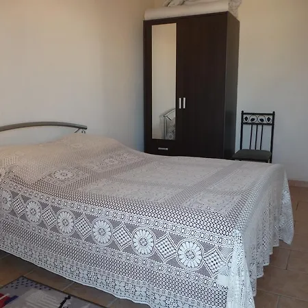 Panisse Apartment *